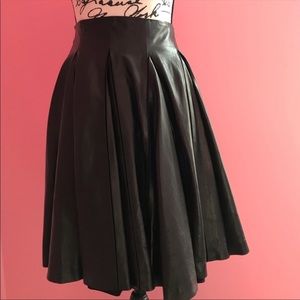 📸 ALEXANDER MCQUEEN Black Leather Skirt 📸